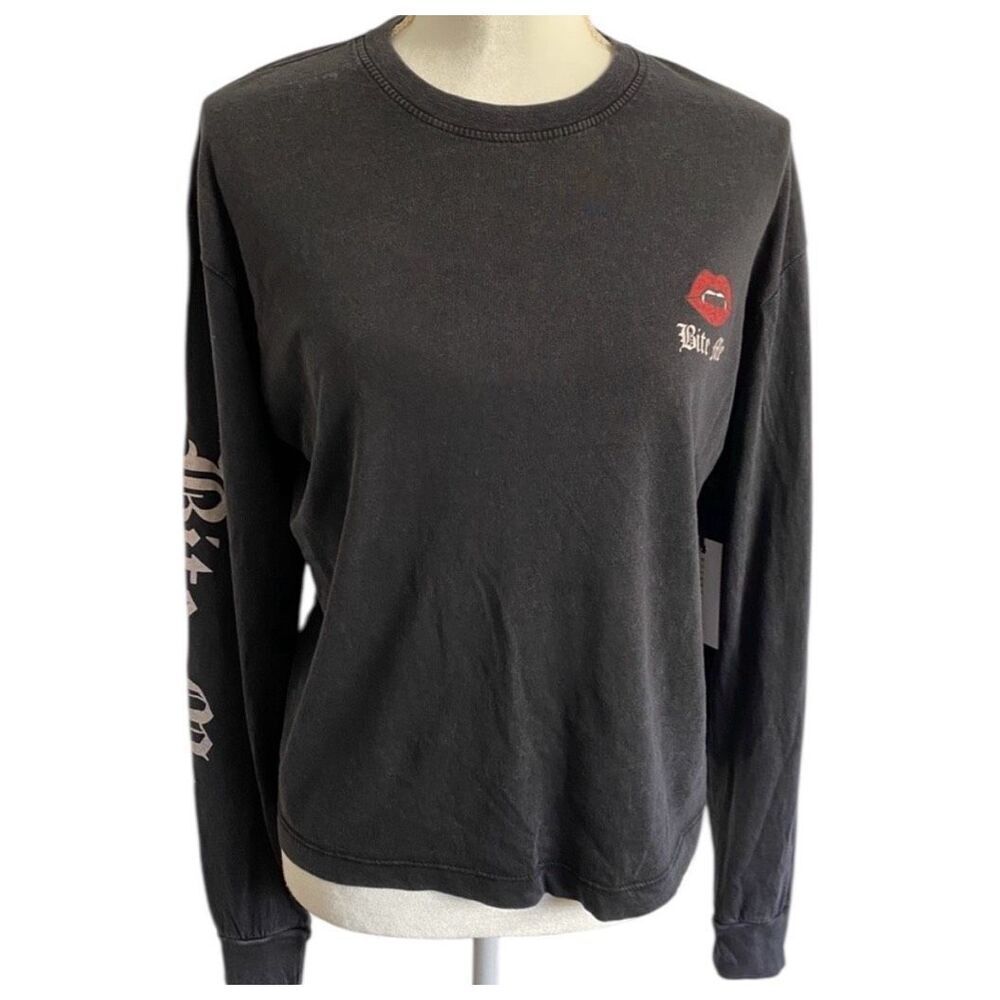 ✨Urban Nation Bite Me Long Sleeve Sz Large Shirt✨
